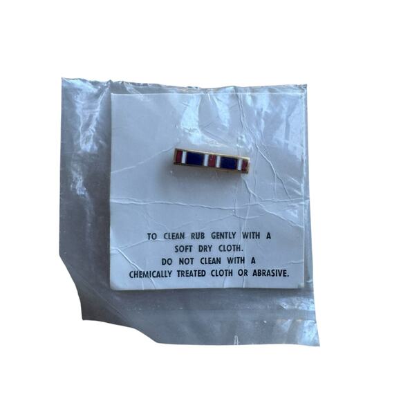 Vintage Other - Vintage *NEW* Air Force Outstanding Unit Award Pin Red White Blue 1985 Military